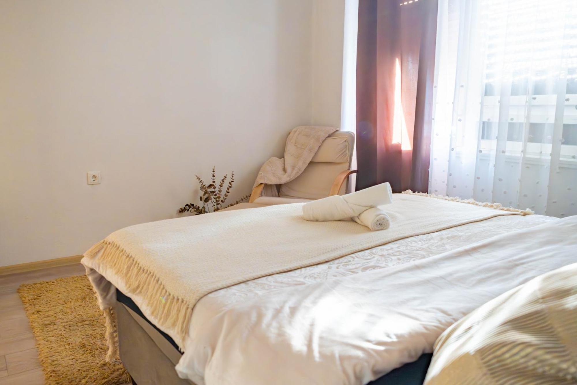 Apartman Lili Книн Экстерьер фото